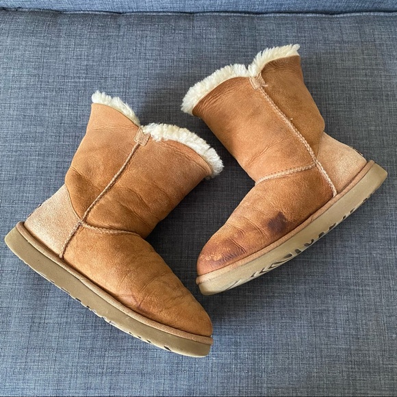 UGG BAILEY BUTTON BOOTS - Picture 4 of 10